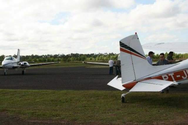  Acidente com 2 mortes foi entre dois avi&otilde;es, durante encontro de pilotos 