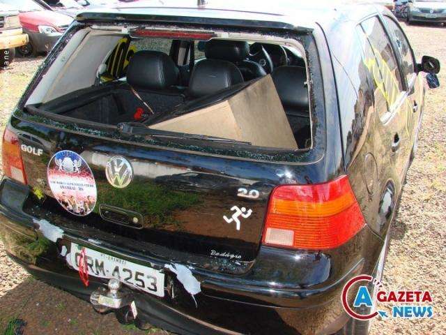 Adolescente pega carro da m&atilde;e, bate em 4 ve&iacute;culos e atropela pedestres em fuga