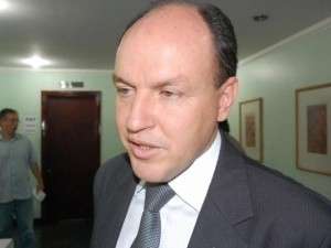 Presidente do PMDB defende que Nelsinho bote o &ldquo;bloco na rua&rdquo;