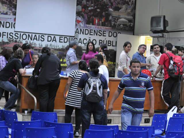 Trad rejeita proposta de professores e deve apresentar outra hoje