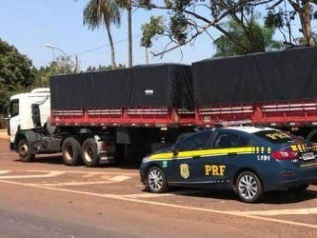 PRF apreende carreta com 160 mil ma&ccedil;os de cigarros na BR-163