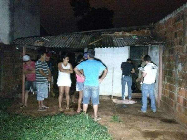 Casa pega fogo na madrugada e homem de 54 anos morre carbonizado