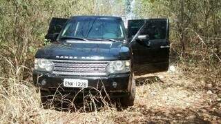 Carros usados no assalto foram encontrados em Itapura/SP (Foto: Rádio Caçula)