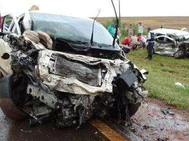 Uma pessoa morre e seis ficam feridas em acidente entre ve&iacute;culos na MS-386