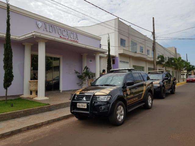 Advogado &eacute; preso por porte de muni&ccedil;&otilde;es em a&ccedil;&atilde;o contra o contrabando de cigarros