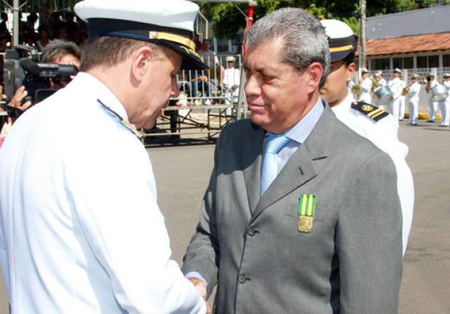  Andr&eacute; &eacute; condecorado pela Marinha com a Medalha do M&eacute;rito Tamandar&eacute;