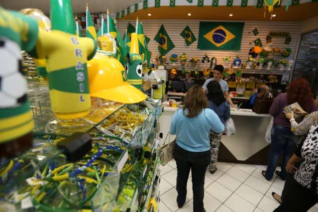 Vendas da Copa frustram com&eacute;rcio, mas expectativa &eacute; com o &quot;legado&quot;