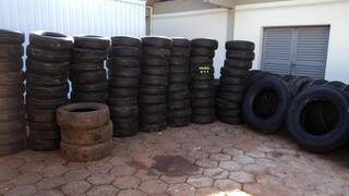 Foram encontrados 130 pneus novos e 37 pneus usados. (Foto: Divulgação)