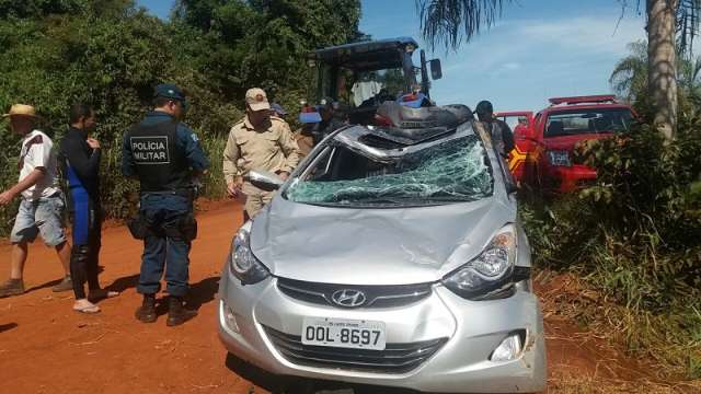 Elantra com placa da Capital e cheio de maconha cai em rio; traficante fugiu