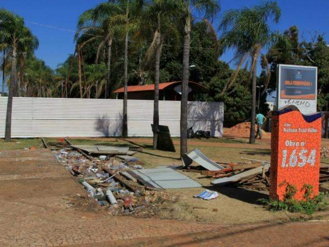 Prefeitura retira vag&otilde;es e prev&ecirc; nova pra&ccedil;a para anivers&aacute;rio de 119 anos