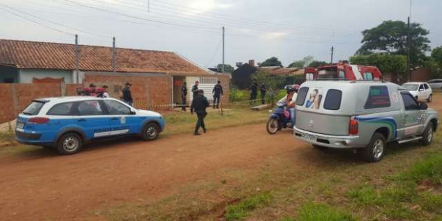 Marido mata mulher a facadas e depois &eacute; preso dormindo no quarto do casal