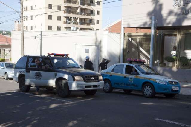 Tentativa de suic&iacute;dio em pr&eacute;dio no centro mobiliza pol&iacute;cias civil e militar
