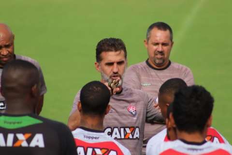 Técnico do Vitória diz que não poupará jogadores contra o Corumbaense