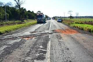 Condições da rodovia onde aconteceu o acidente são ruins. (Foto: Rádio Portal News)
