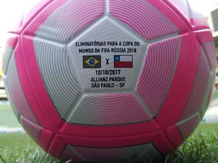 CBF anuncia bola rosa para o jogo entre Brasil e Chile na terça-feira