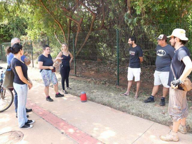 Grupo protesta contra desmate autorizado em &aacute;rea do Parque dos Poderes