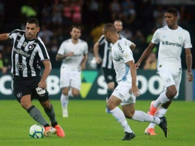 Gr&ecirc;mio leva a melhor e derrota Botafogo por 1 a 0 no Campeonato Brasileiro 