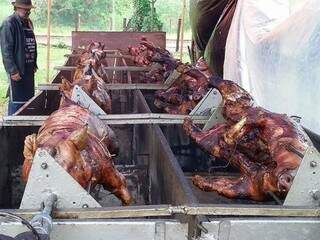 CTG Farroupilha servirá porco no rolete dia 18. (Foto: Divulgação) 