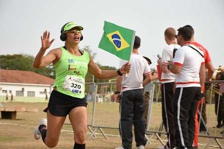 Mais de 2 mil atletas enfrentam tempo seco em corrida de 5 km