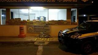 Meia tonelada de maconha é encontrada em fundo falso de aço em carreta Meia tonelada de maconha é encontrada em fundo falso de aço em carreta