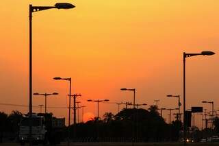 Sol nascendo na Capital e o dia já amanhece quente na cidade. (Foto: Marcos Ermínio) 
