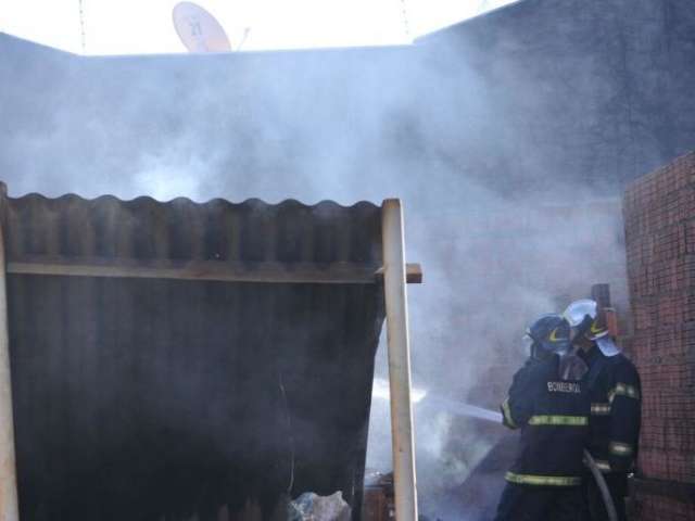 Inc&ecirc;ndio destr&oacute;i completamente resid&ecirc;ncia no Jardim das Perdizes