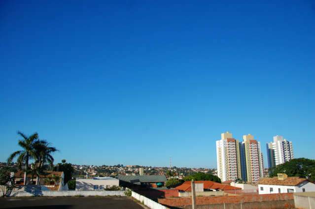  Dia amanhece claro e previs&atilde;o &eacute; de sol; umidade do ar cai em todo Estado