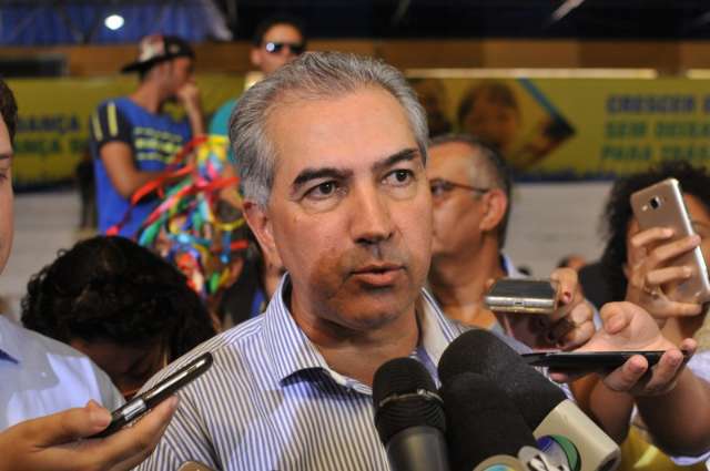 Reinaldo diz que governo j&aacute; tem recursos para pagar 13&deg; de servidores