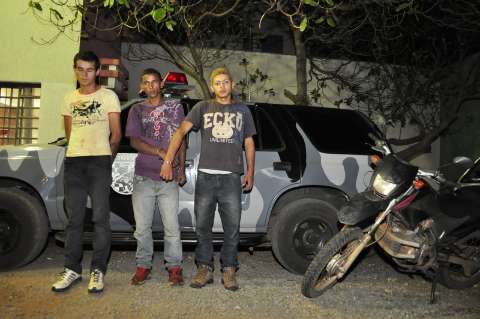 Polícia desmantela quadrilha especializada em roubo de veículos e prende três