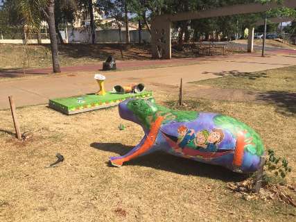 Esculturas de capivaras 'duram' 28 dias e saem das ruas após vandalismo