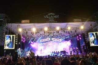 Villa Mix Festival aconteceu ontem com várias apresentações de cantores sertanejos. (Foto: Vanessa Tamires)