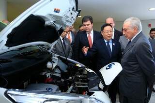 O veículo foi rodando até o Palácio do Planalto e foi exibido ao Presidente da República, Michel Temer. 