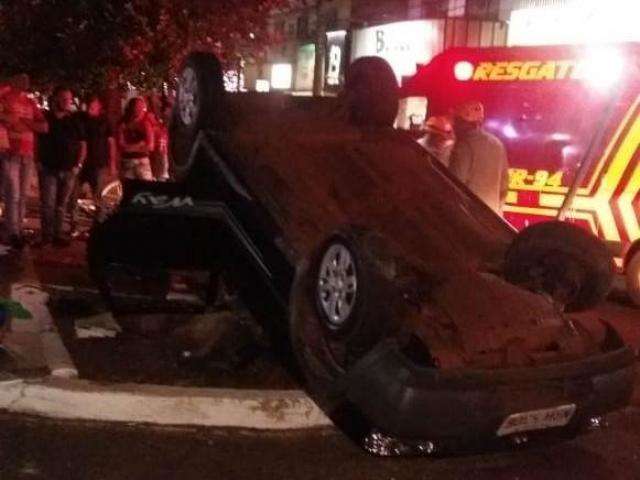 B&ecirc;bada, empres&aacute;ria vai presa ap&oacute;s furar sem&aacute;foro e atropelar motociclista