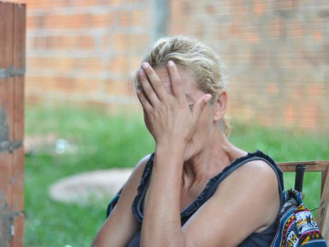  Menina dependente &eacute; internada e m&atilde;e s&oacute; pensa em sair de pesadelo 