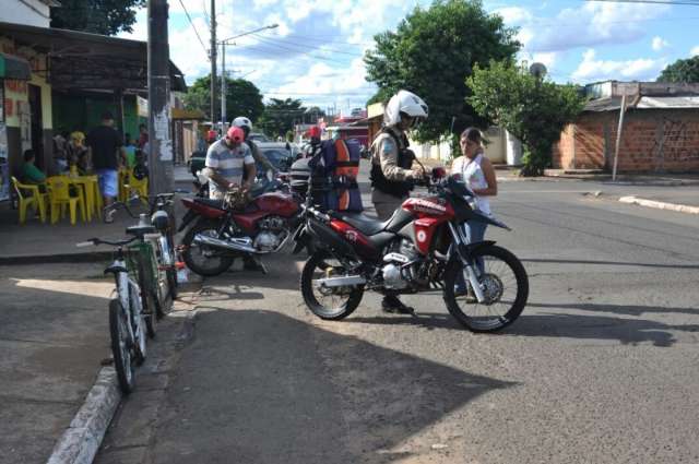 Motociclista perde o equil&iacute;brio e fratura bra&ccedil;o esquerdo no Guanandi