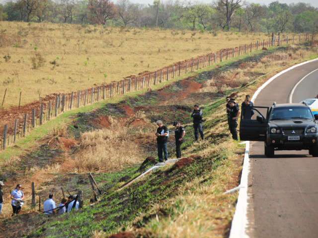  Reconstitui&ccedil;&atilde;o de morte de estudantes mobiliza 40 policiais e fecha rodovia