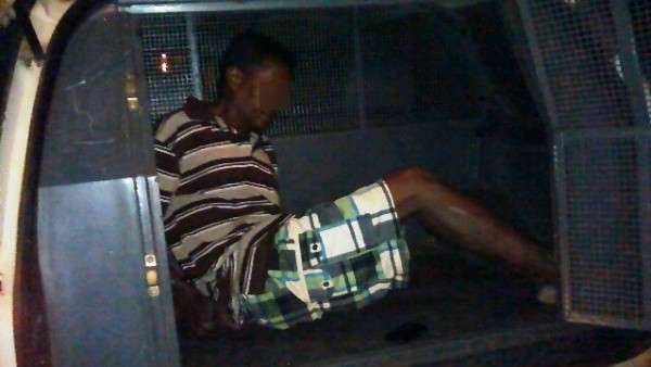 Homem &eacute; acusado de oferecer filhas em troca de dinheiro para cacha&ccedil;a