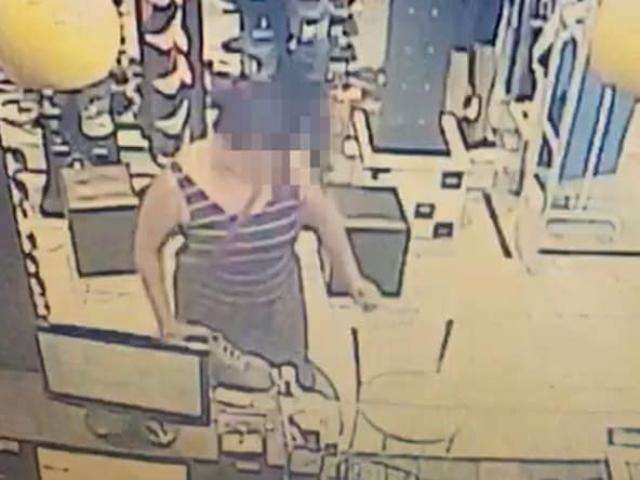 De vestido, mulher furta t&ecirc;nis de R$ 1 mil, escondendo entre as pernas