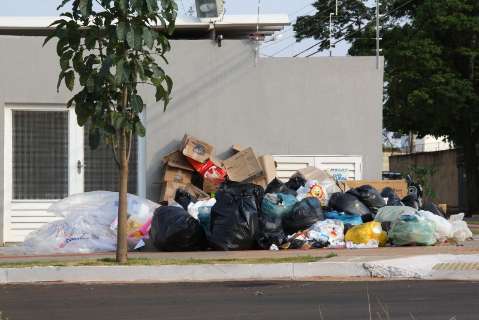 Sem acordo com a Prefeitura, Solurb mantém suspensa a coleta do lixo