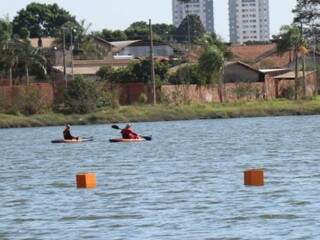 Raias na Lagoa Itatiaia para competição de Stand Up Paddle (Foto: Henrique Kawaminami)