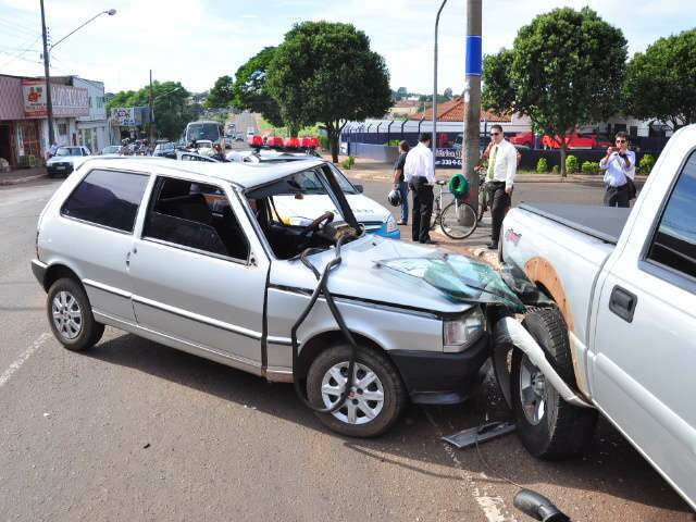  Motorista fura o sem&aacute;foro da Avenida Salgado Filho e provoca acidente