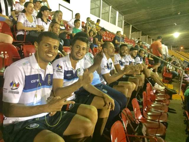 V&ocirc;lei do R&aacute;dio descontrai no futebol antes de encarar desafio em Goi&acirc;nia