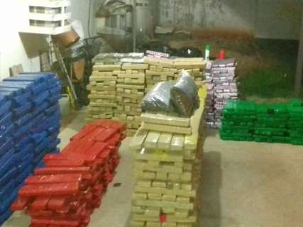 Motorista de Santa F&eacute; abandona carro com mais de 1 tonelada de maconha