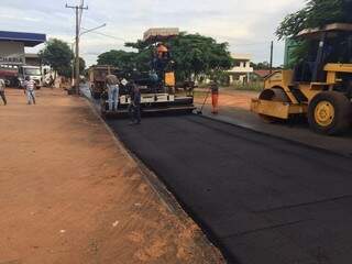 Frentes de trabalho recuperam ruas e estradas de Naviraí (Foto: Divulgação)