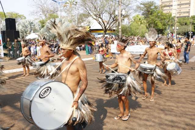 Transmitido ao vivo, desfile da Independ&ecirc;ncia homenageia 80 anos