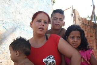 Milene tem quatro filhos e diz que ficou contente com o aumento. (Foto: Marcos Ermínio) 