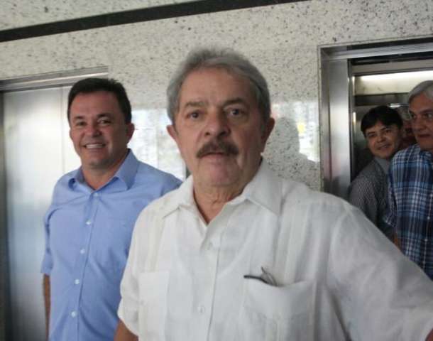 Petistas dizem que Lula pediu &ldquo;cautela&rdquo;, mas n&atilde;o vetou PSDB