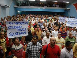 Policiais militares e bombeiros farão assembleia para discutir proposta de reajuste. (Foto: Mariana Lopes)