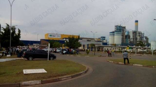 Funcion&aacute;rios da ind&uacute;stria de celulose fazem paralisa&ccedil;&atilde;o por reajuste salarial