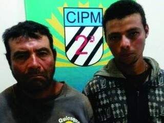 Pai e filho estão detidos na delegacia da cidade (Foto: Rio Brilhante News)